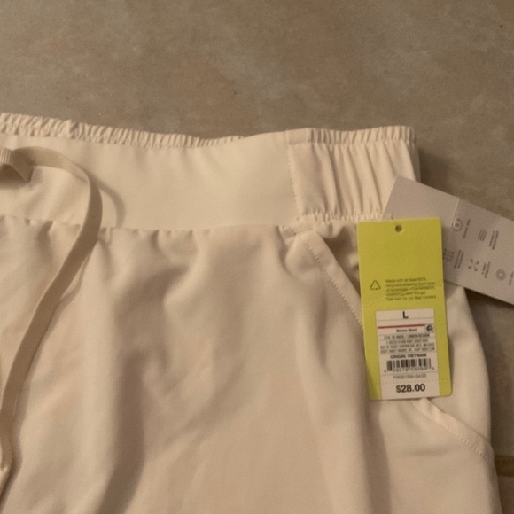 All in Motion Ivory Skorts size L *NWT* - Picture 2 of 5